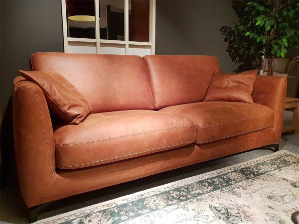 2,5-zitsbank Microleder Cognac