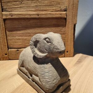 Decoratiebeeld stenen ram