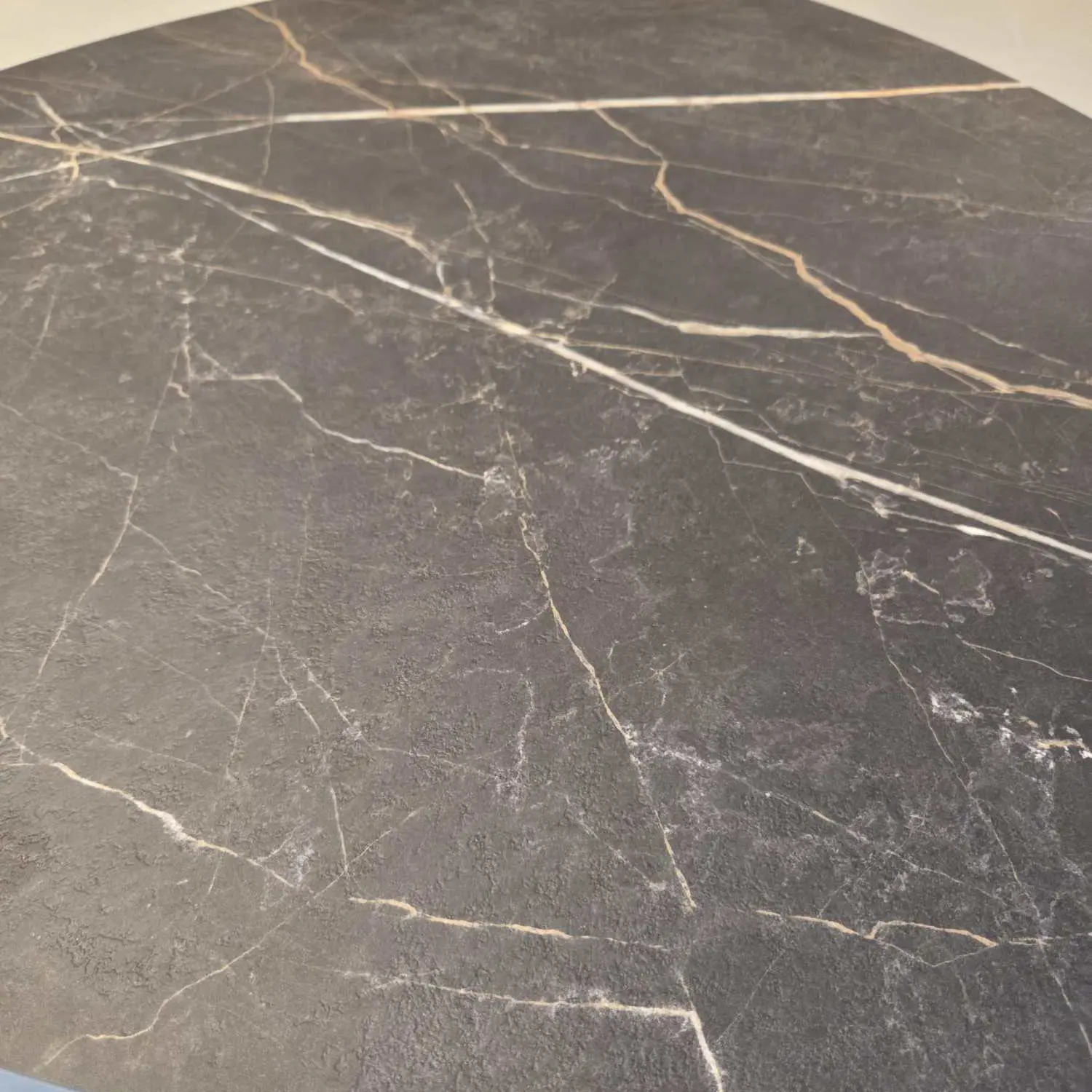 Salontafel-HPL-driehoek-groot-marmerlook-02