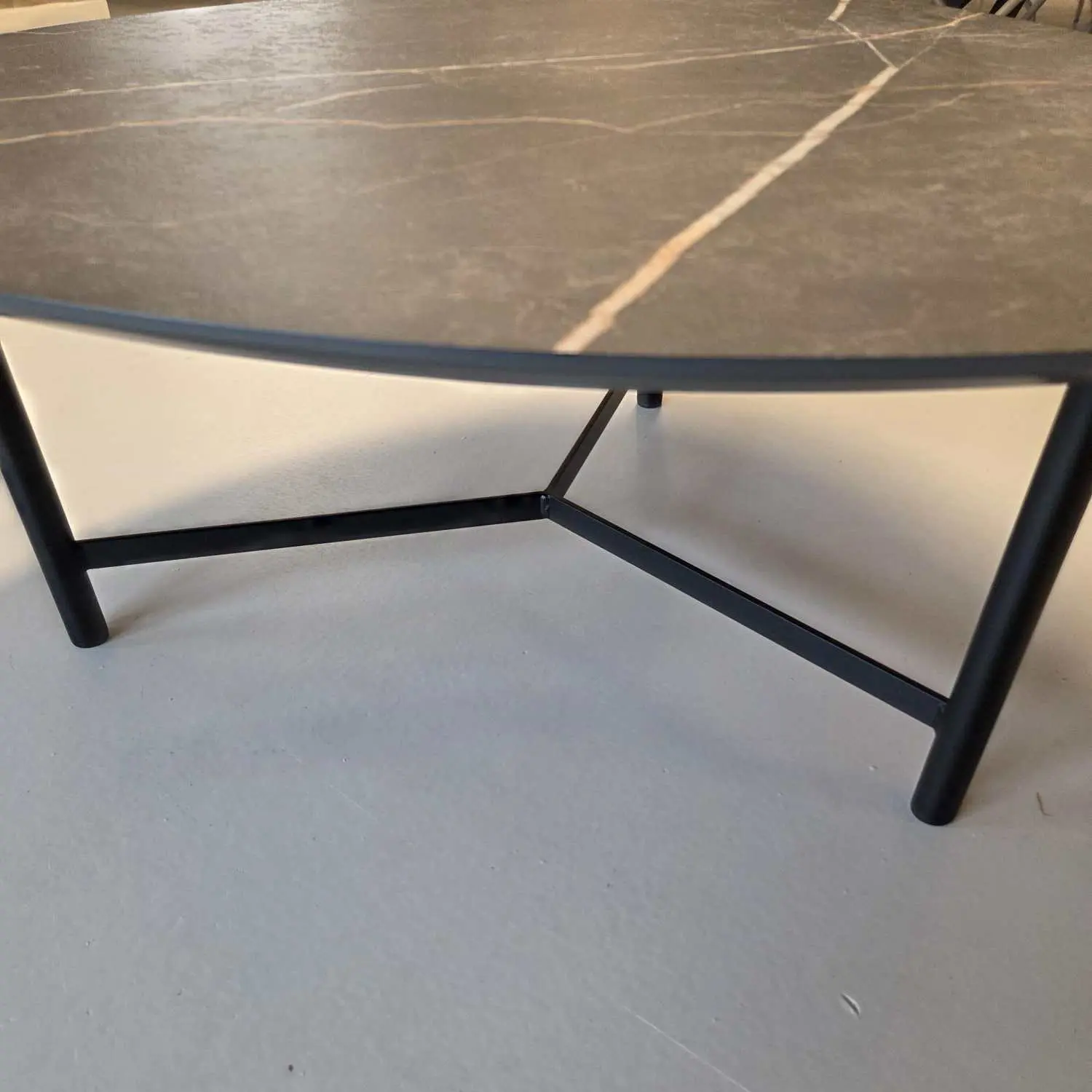 Salontafel-HPL-driehoek-groot-marmerlook-03