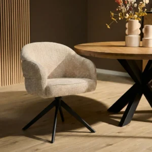 beige eetkamerstoel, zandkleurige stoel, stoel japandi stijl, neutrale armstoel