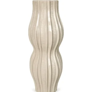 Aardewerk vaas Tidal Beige Medium 17,5x17,5x44 cm met dubbele bolling en verticale ribbelstructuur