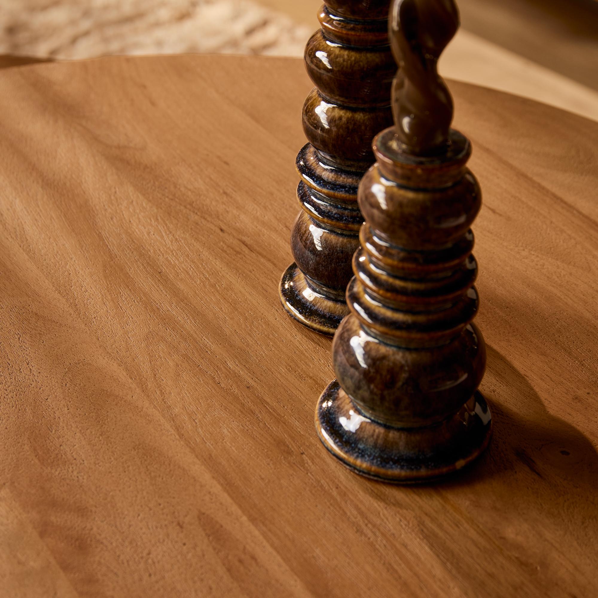 Trendy ronde salontafel 80 cm van naturel mangohout met houten latjes, laden en zwarte metalen poten