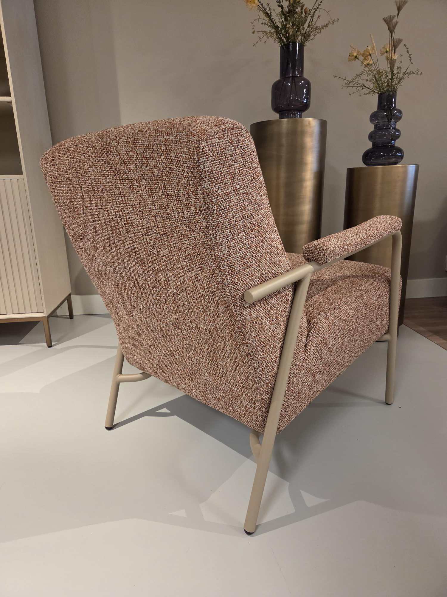 Fauteuil Zwolle stof roze met metaal in zandkleur - Afbeelding 3